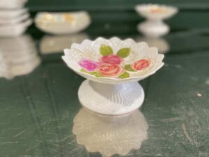 Plastic tray, floral pattern