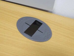 Work desk, group of 4 seats, C shape, wood color top, Ultra brand, light gray steel legs._PUJ1ULDNIN