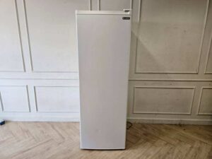 Sanden 1-Door Solid-Top Chest Freezer, White, Model SFH-0870, 8.7 Cubic Feet (1)