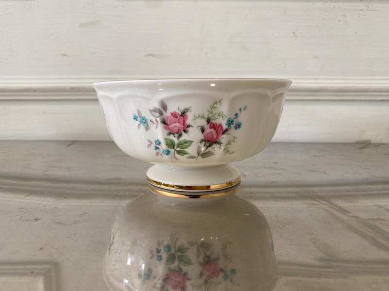 Ceramic mug with pink rose pattern and gold rim, Quality Ceramic brand.