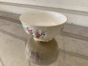 Ceramic mug with pink rose pattern and gold rim, Quality Ceramic brand.