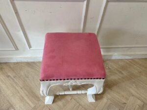 Louis-style wooden stool with fabric cushion, pink