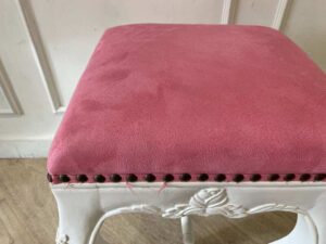 Louis-style wooden stool with fabric cushion, pink