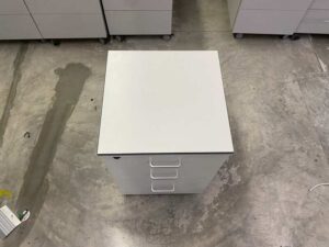 White mobile drawer unit with 3 drawers