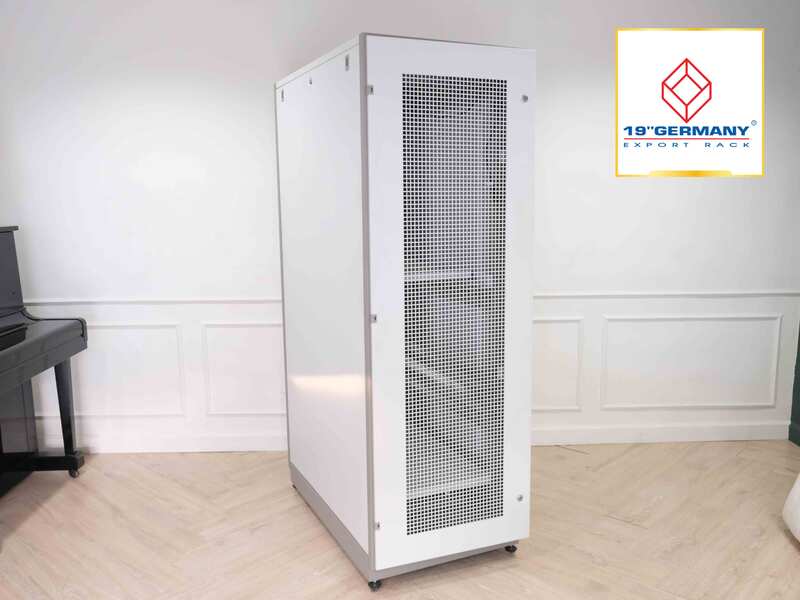 19" Germany Server Rack, a server rack standing 180 cm tall._QSIR3KQR92
