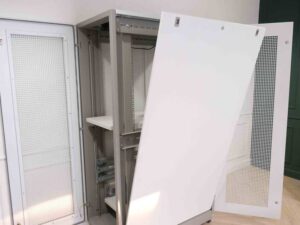 19" Germany Server Rack, a server rack standing 180 cm tall._QSIR3KQR92