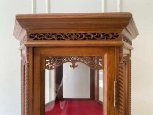 Vintage style brown glass display case with 4 shelves.