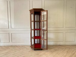 Vintage style brown glass display case with 4 shelves.