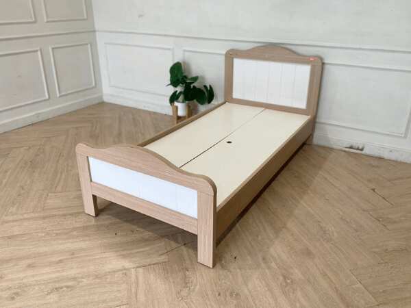 2.5 foot baby bed, minimalist style
