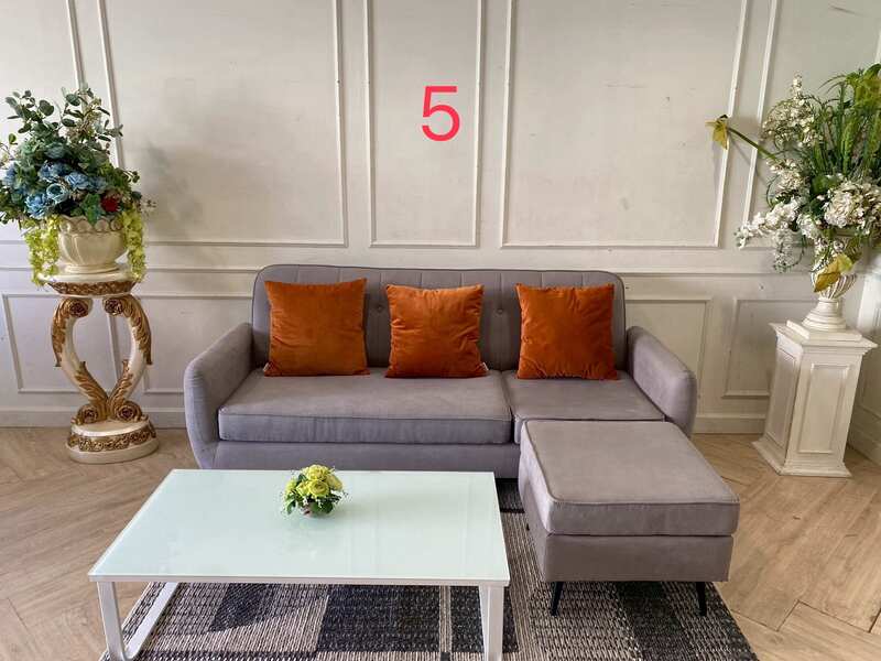 3-seater sofa set with button-tufted backrest + ottoman, fabric upholstery, steel legs, grey color._R6C17O0KBE