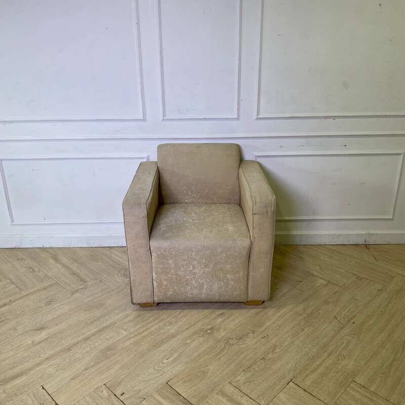 Cream-colored fabric armchair._RWY1JBR5BL
