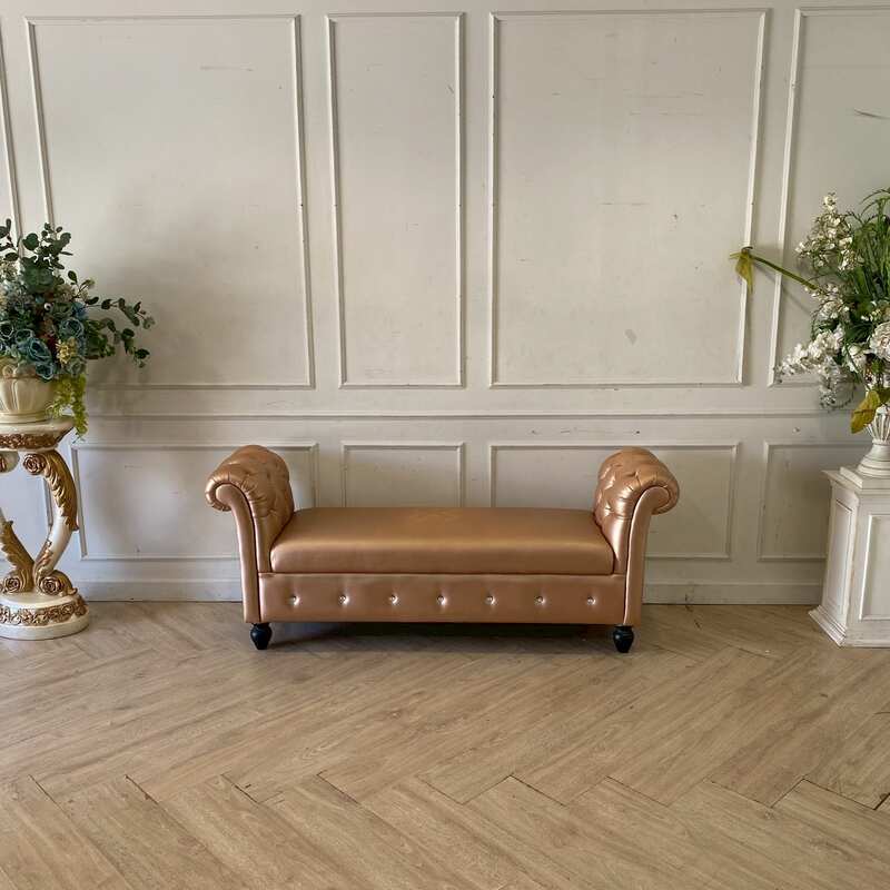 Armchair with wooden legs and leather seat, button-tufted, rose gold color._S5E8HBYPNR
