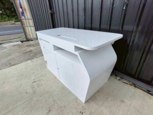 Trade show display counter, white top