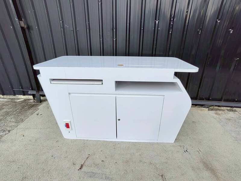 Trade show display counter, white top