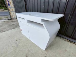 Trade show display counter, white top