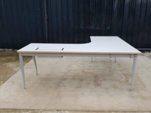 L-shaped corner desk with power strip 200 cm