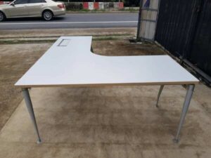 L-shaped corner desk with power strip 200 cm