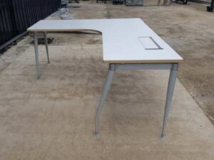L-shaped corner desk with power strip 200 cm