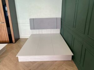 Gray velvet bed, 5 feet long