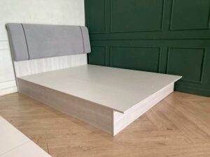 Gray velvet bed, 5 feet long