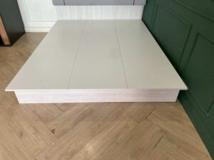 Gray velvet bed, 5 feet long