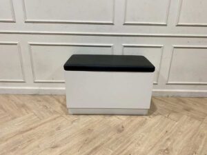 Wooden stool with black leather seat_SR8XIODD9U