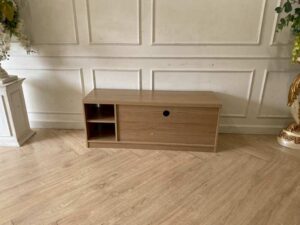 TV stand with 2 doors and 4 storage compartments