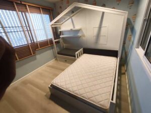 3.5-foot bed + mattress, Sealy Posturepedic Deluxe Cushion Firm model, 9 inches thick.