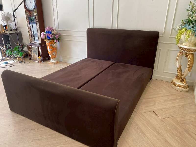 5-foot bed, brown velvet