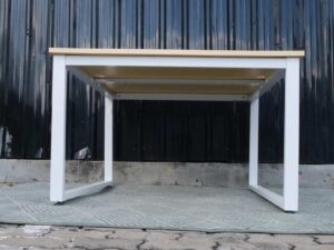 Work desk, 4 seats, wood pattern top, white steel legs, size 1.20 meters._U997AHYH23