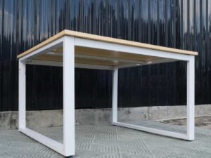 Work desk, 4 seats, wood pattern top, white steel legs, size 1.20 meters._U997AHYH23