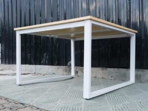Work desk, 4 seats, wood pattern top, white steel legs, size 1.20 meters._U997AHYH23