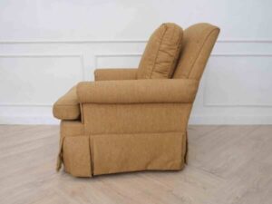 Chair with armrests, wooden frame, fabric seat, and spring base. No.A 05_UFY4I4Q0QV