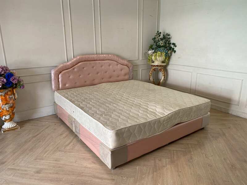 6-foot bed with leather cushions and button-tufted pink mattress. 6-foot mattress, 9-inch thick.