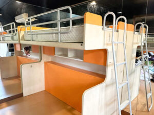 Children's bunk bed S.B.Furniture + sealy posturepedic mattress 3 and a half feet_UQ8I3C8467