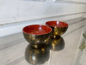 Japanese-style plastic soup bowl set in black, red, and black/gold colors, featuring marble and hand-painted bird patterns.