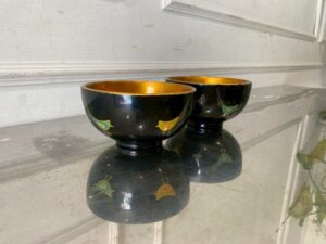 Japanese-style plastic soup bowl set in black, red, and black/gold colors, featuring marble and hand-painted bird patterns.