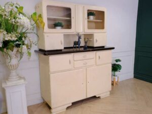 Kitchen cabinets, wooden frame, cream color, European workmanship, sourced from Germany._V0H5K3901I