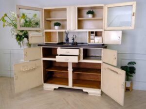 Kitchen cabinets, wooden frame, cream color, European workmanship, sourced from Germany._V0H5K3901I