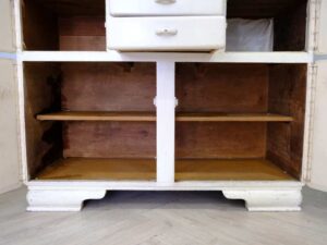 Kitchen cabinets, wooden frame, cream color, European workmanship, sourced from Germany._V0H5K3901I