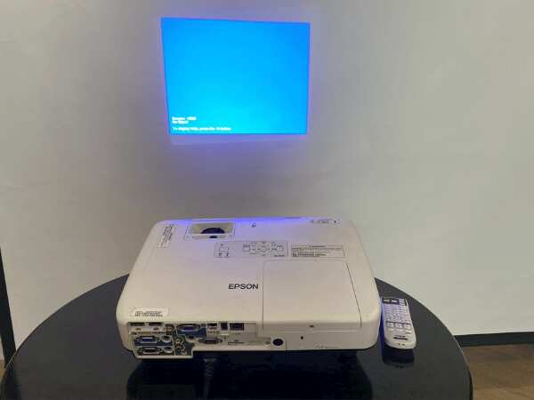 Projector EPSON brand, model EB-1930