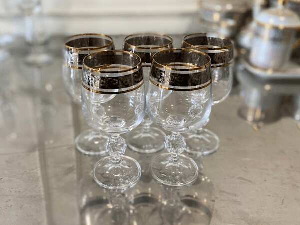 Platinum gold wine glass