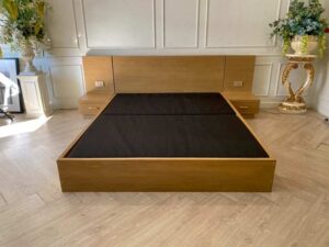 5-foot bed + teak headboard, black mattress, with power plug