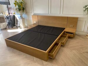 5-foot bed + teak headboard, black mattress, with power plug