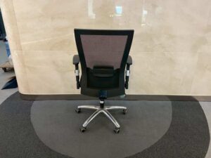 Executive chair, fabric upholstery, mesh backrest, Perfect brand.