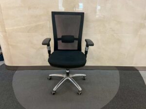 Executive chair, fabric upholstery, mesh backrest, Perfect brand.