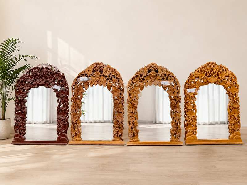 Mirror, carved teak wood_XL8LK9JNK0