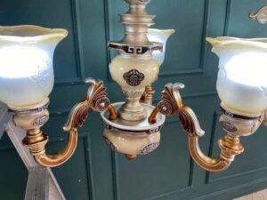 Vintage style chandelier/pendant lamp.
