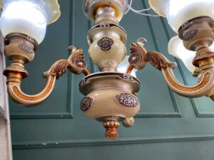 Vintage style chandelier/pendant lamp.