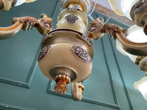 Vintage style chandelier/pendant lamp.